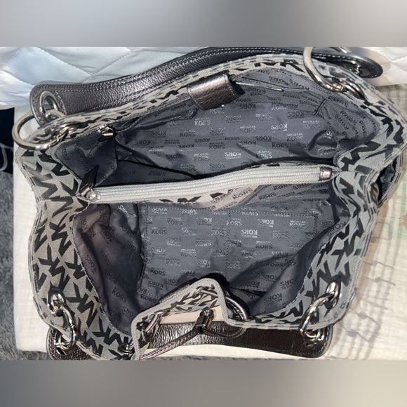 Silver Michael Kors Purse - Picture 8 of 8